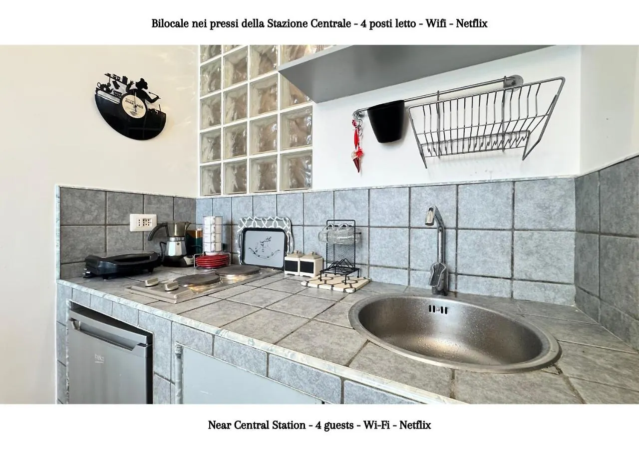 Stazione Centrale - 4 Posti Letto Con Wifi E Netflix A Piazza Garibaldi Naples 0*,  Italy